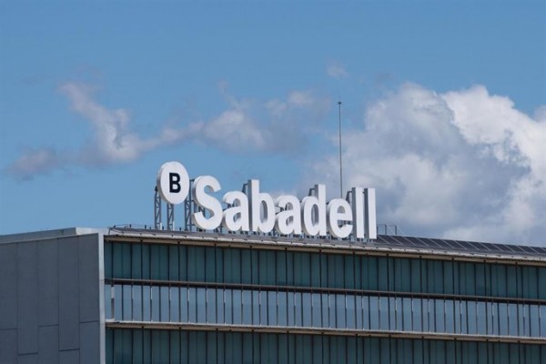Sabadell supera el 60% de ejecución de su programa de recompra de 435 millones en su décimo primera semana