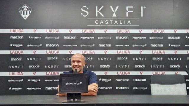 Ambiente de gala para un CD Castellón que quiere el primer triunfo
