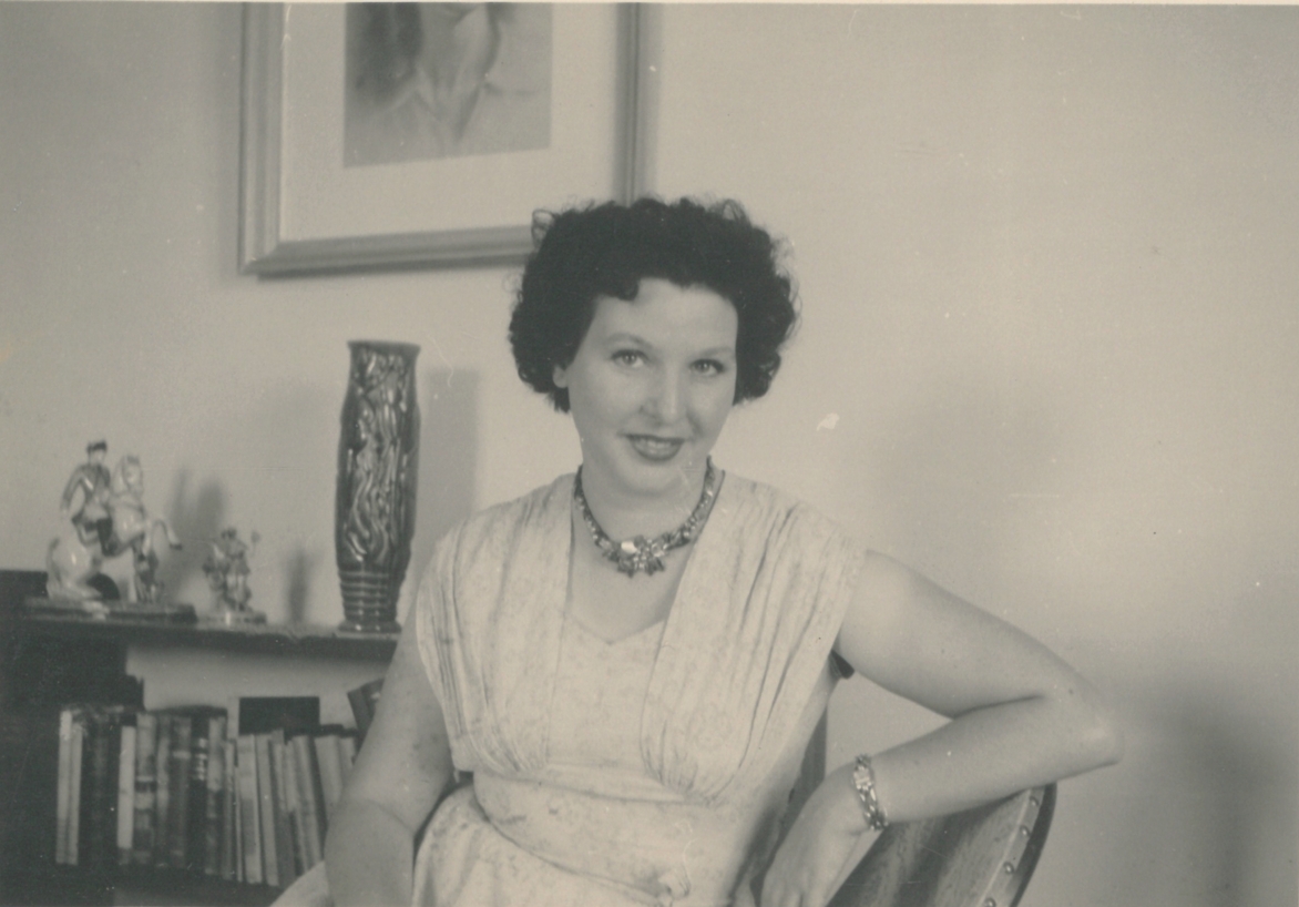 - Fondo Maria Beneyto. Biblioteca Histórica Municipal. Ajuntm. València.