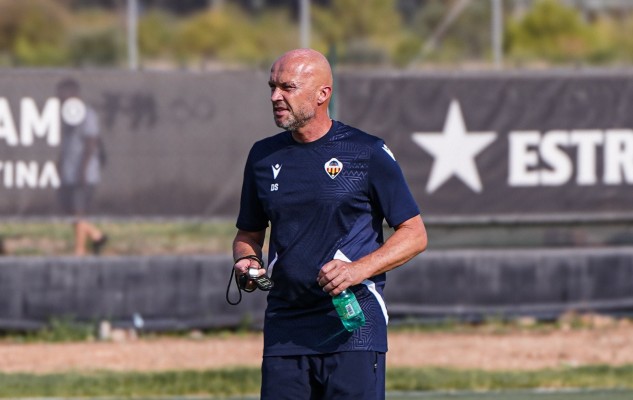Schreuder no descarta el fichaje de otro delantero