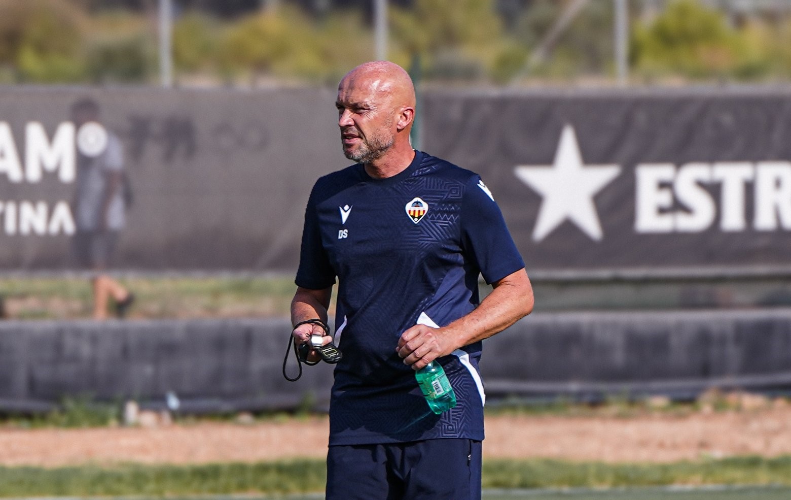 Schreuder no descarta el fichaje de otro delantero