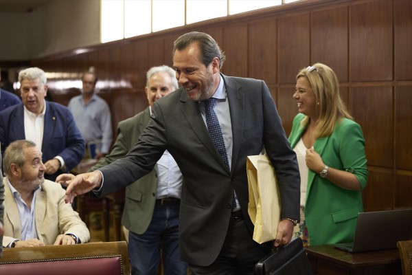 Puente cesa a dos cargos del Ministerio y Adif investigados en el 'caso Koldo'

