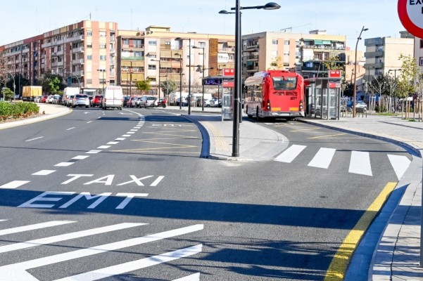 Movilidad suma cerca de seis kilómetros de carril exclusivo EMT-Taxi en València