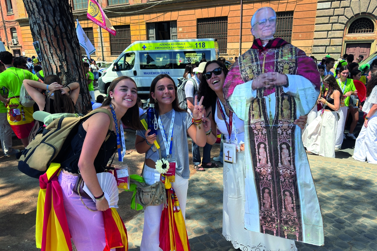 25.000 jóvenes españoles llenaron la plaza de San Pedro en el Jubileo de la Juventud. - EFE/Daniel Cáceres 25.000 jóvenes españoles llenaron la plaza de San Pedro en el Jubileo de la Juventud.
