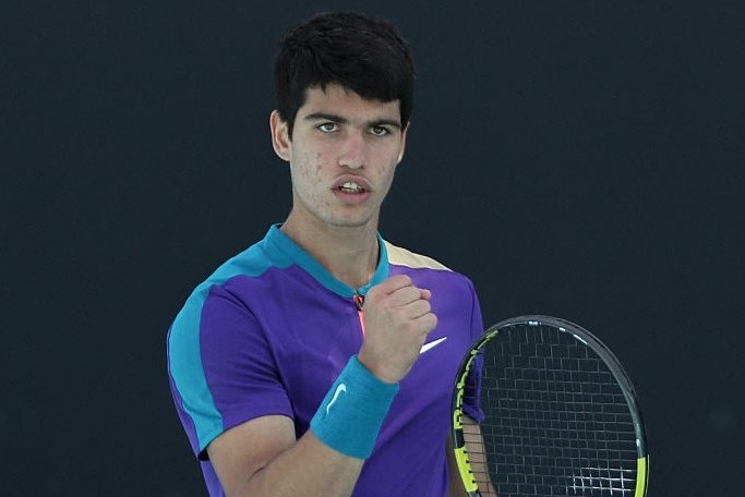 Alcaraz, que entrena pensando en Doha, cumple cinco años de su debut en un Grand Slam