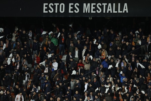 Gourlay pierde el apoyo de Mestalla en la defensa de Corberán