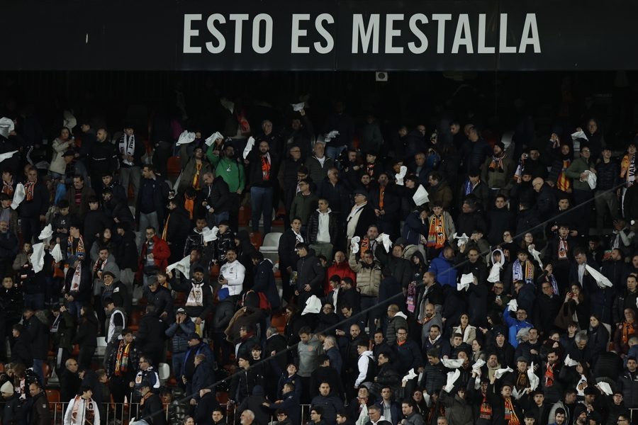 Gourlay pierde el apoyo de Mestalla en la defensa de Corberán