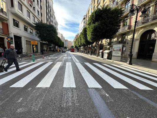 El PSPV señala un aumento del tráfico en la calle Colón y el gobierno local afirma que se ha logrado más fluidez