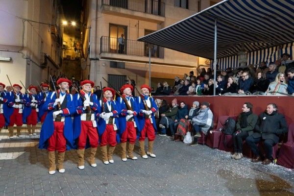 Natàlia Enguix confirma en la Entrada de Bocairent que las fiestas de Moros y Cristianos volverán a recibir ayudas de la Diputación