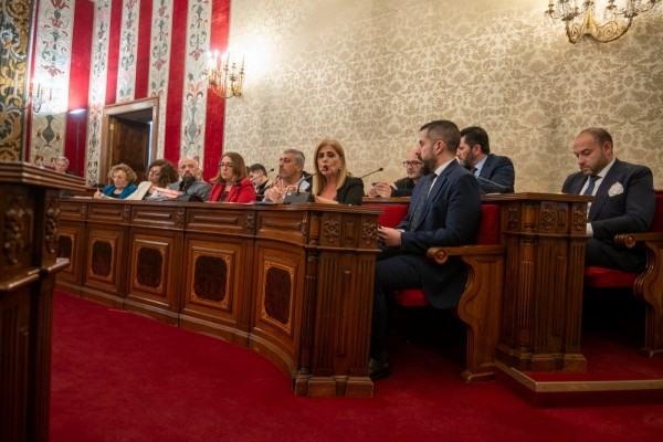 Escenarios tras la crisis de las VPP de Alicante: ¿censura?, ¿presión?, ¿dimisión?, ¿reelección?