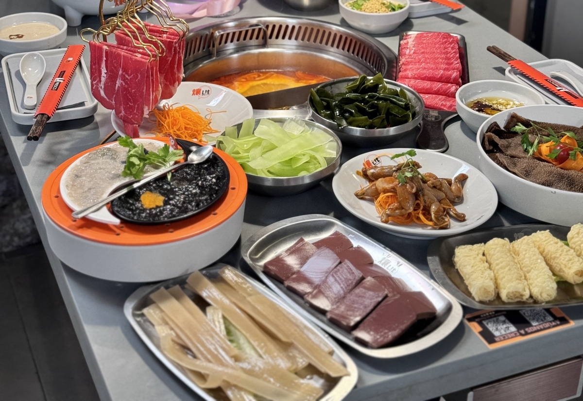 El hot pot triunfa en Alicante: la comunidad china escoge 'Lil Hot Pot' como mejor restaurante chino