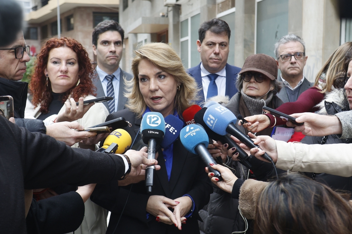 La vicepresidenta primera y consellera de Vivienda, Susana Camarero, ante Torres y Quintanilla.