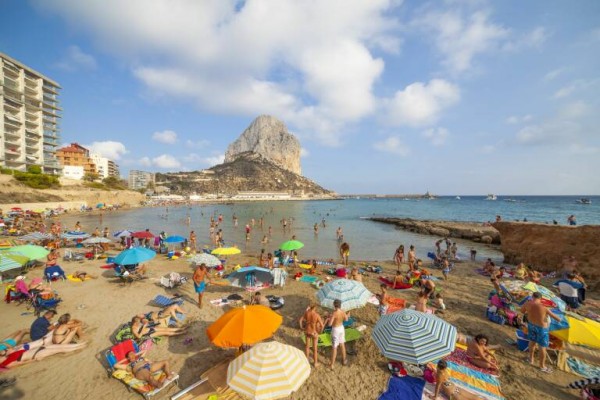 Calp recibe en lo que va de año 985 solicitudes para viviendas turísticas: duplica a 2017
