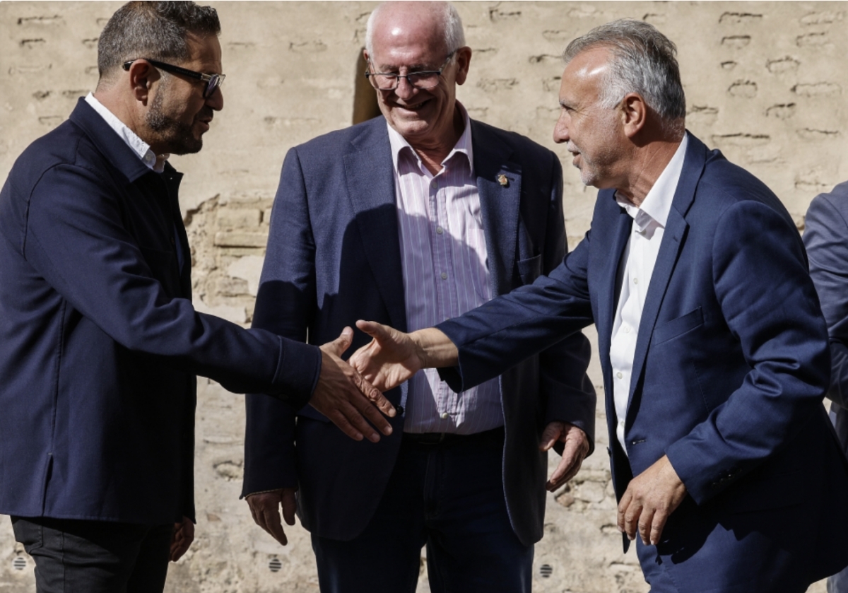 El ministro Ángel Víctor Torres con los alcaldes de Sedaví y Paiporta.