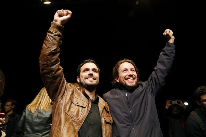 Alberto Garzón y Pablo Iglesias en el acto del lunes tras el pacto. EFE - 
