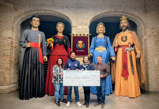 Fundació Caixa Rural Vila-real recauda 4.731 euros para la Colla Gegantera a través de su calendario solidario