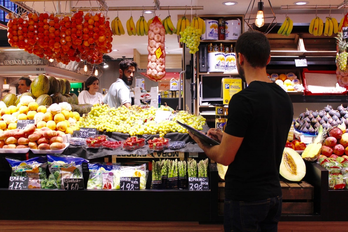 Los veterinarios de área  velan por la seguridad alimentaria en establecimientos de distinta índole.