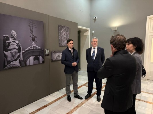 El detalle de la arquitectura urbana en primer plano: el Museo Arqueológico de Murcia acoge 'Miradas del paisaje'