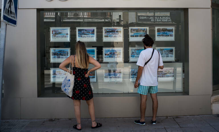 El PSPV acusa al Consell de dejar sin ayuda al alquiler a la mitad de los solicitantes
