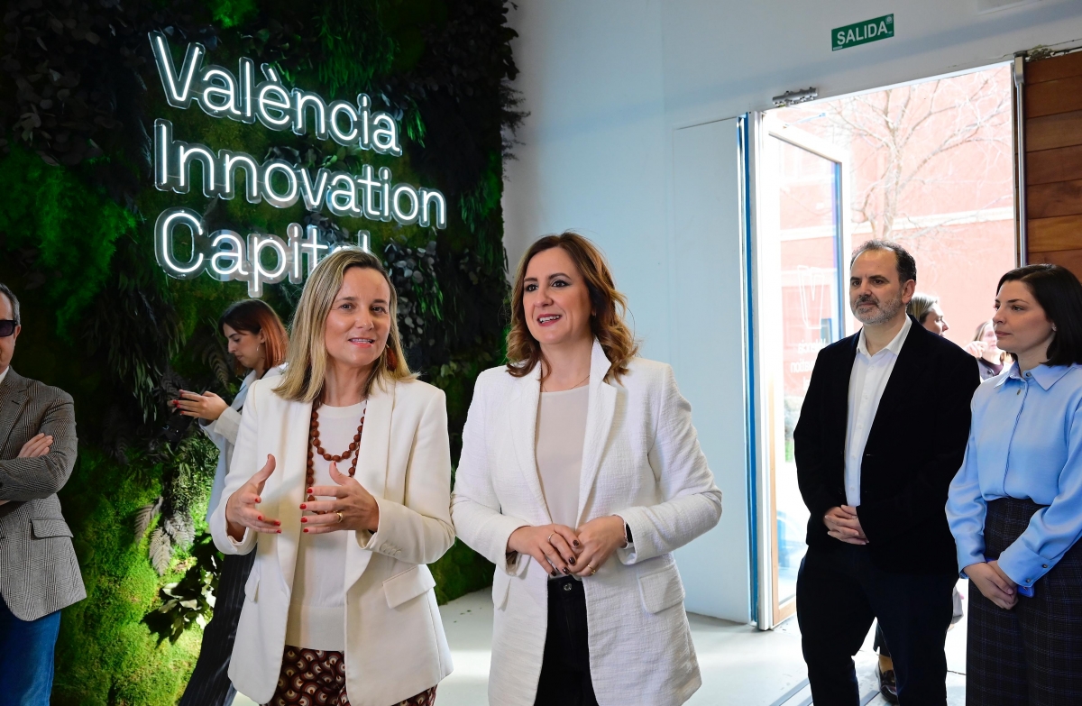 Paula Llobet y María José Catalá.