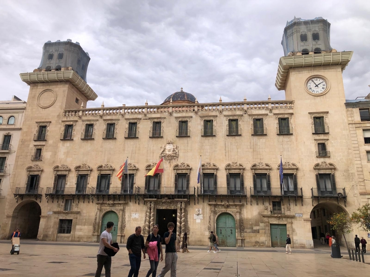 Alicante halla indicios de más funcionarios que compraron VPP y comprobará si influyeron en ellas