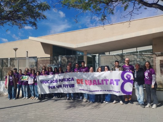 La asamblea de profesorado del IES 8 de Marzo de Alicante denuncia el “colapso” de la educación pública y exige medidas urgentes