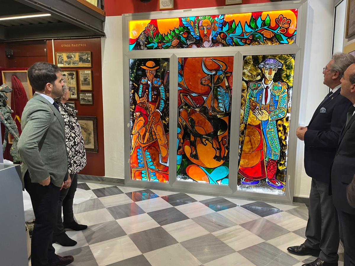  La vidriera que el pintor Párraga regaló a la Imprenta Belmar se incorpora a la colección del Museo Taurino de Murcia