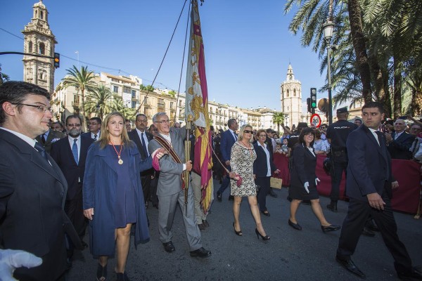 De celebraciones y procesiones cívicas

