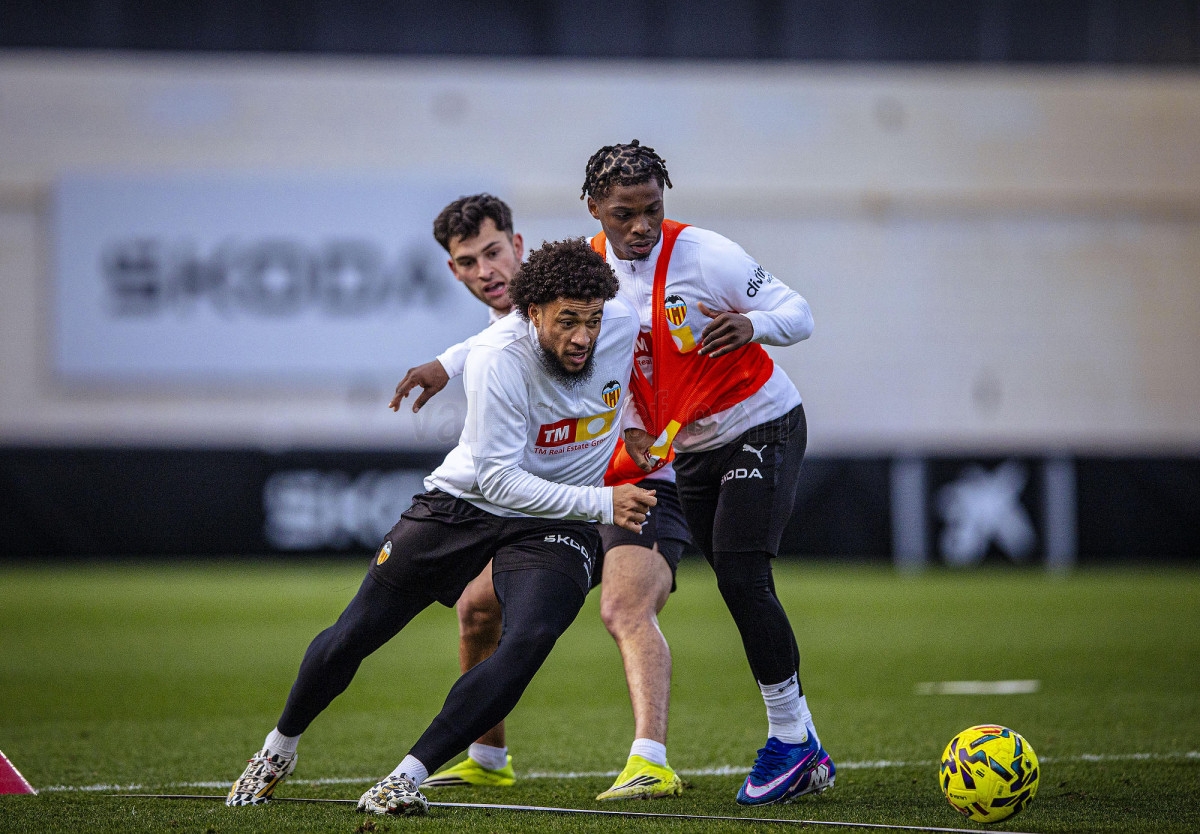 El Valencia CF prepara el derbi sin Danjuma ni Hugo Duro