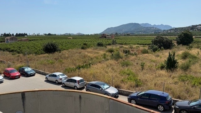 Sanidad da un nuevo paso para ampliar el parking del Hospital La Ribera: publica la expropiación de terrenos de Alzira