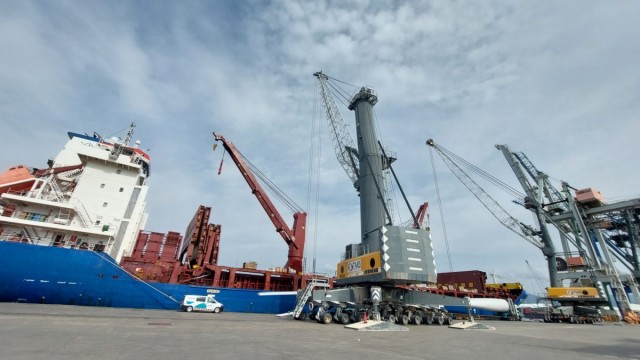 PortCastelló mantiene el crecimiento en el arranque del año: azulejo, sector agrario y palas eólicas impulsan el tráfico 
