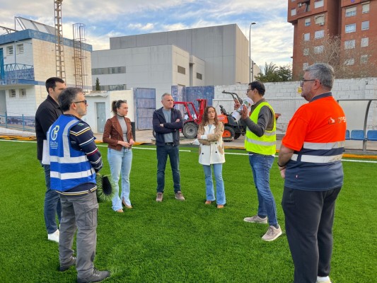 La Vall d'Uixó encara la recta final de la renovación del césped en los campos de la Moleta por 500.000 €