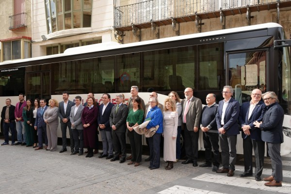 El Consell presenta las 28 líneas de autobús en la Vega Baja con nuevas conexiones con hospital y aeropuerto