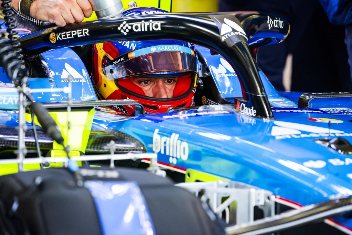 Carlos Sainz, líder de rodaje en los test de Baréin con 77 vueltas en la primera mañana