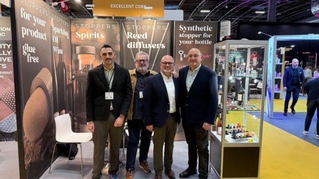 Excellent Cork, fabricante de tapones sintéticos en Ibi, consolida su proyección internacional en un entorno innovador