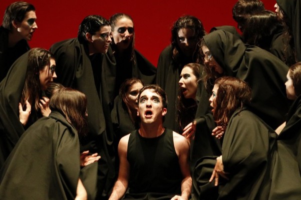 El Aula de Teatro de la UA estrena el montaje 'Fuegos (o el hígado de Prometeo)'