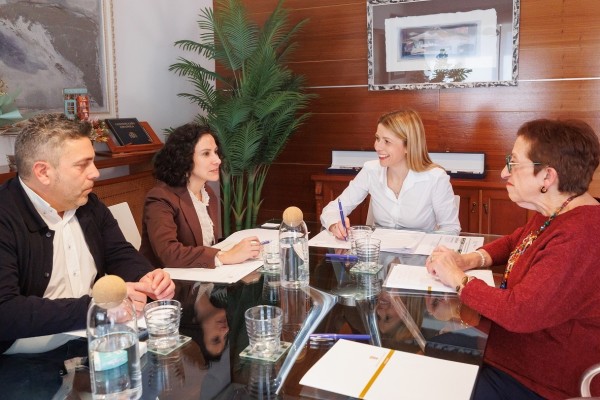 Finestrat y la Conselleria de Servicios Sociales se reúnen para abordar el prometido centro de día en el municipio