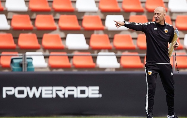 El Valencia afirma que Ayestarán sigue siendo su primera opción y que no contempla la llegada de Lopetegui