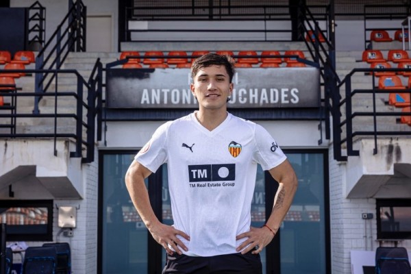 “Es un sueño poder jugar en el Valencia CF y voy a darlo todo para seguir creciendo“