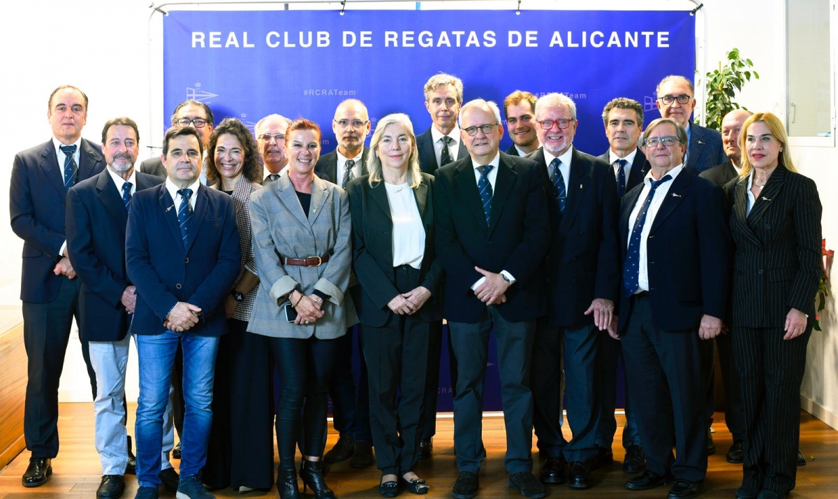 La nueva directiva del Club de Regatas de Alicante toma posesión con Romero como presidente