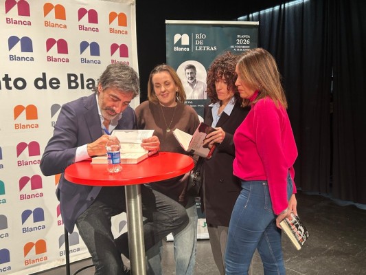 Juan del Val presenta su Premio Planeta en Blanca:  