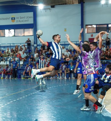 El líder que ha traído el balonmano global a la Primera nacional 
