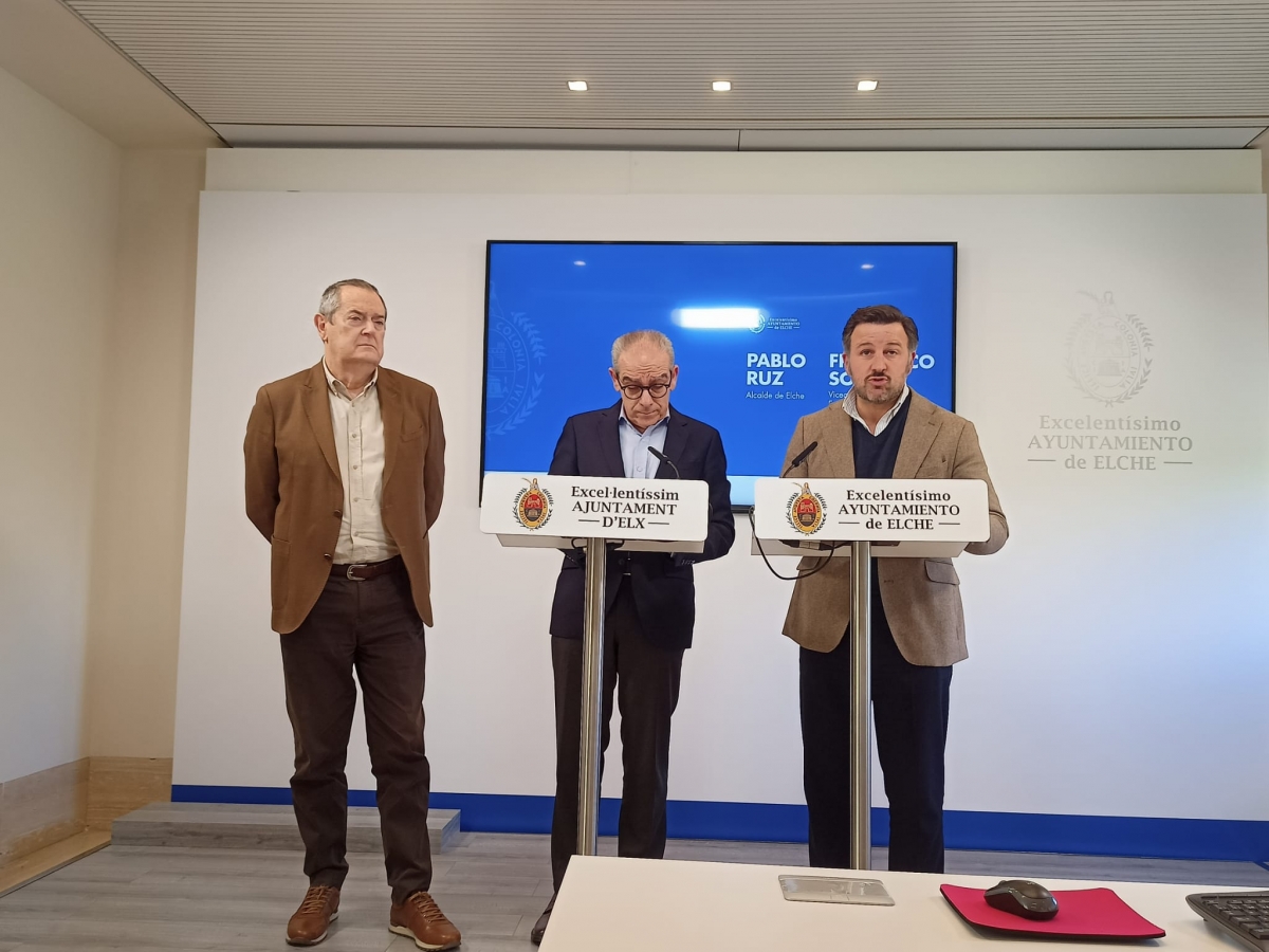 El gerente de Pimesa Antonio Martínez, edil de Urbanismo Francisco Soler y alcalde Pablo Ruz -