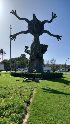 El viento derriba parte de una escultura de Ripollés en la Alameda