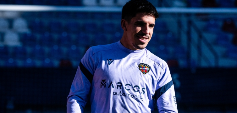 Víctor García, tras más de un mes sin jugar por lesión, se incorpora al grupo