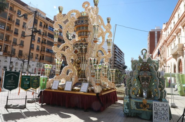 La Generalitat recolzarà la promoció del valencià als llibrets de les festes de la Magdalena