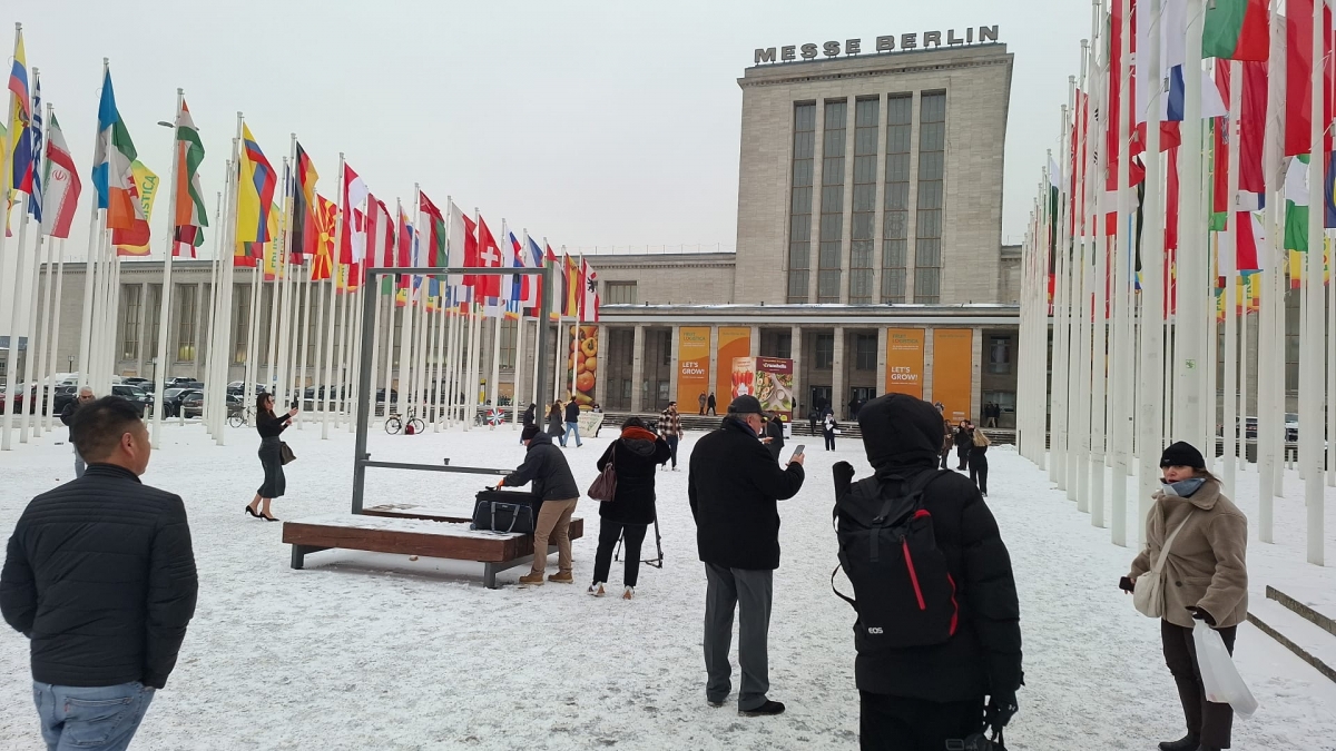 El Puerto refuerza posiciones como socio logístico del sector hortofrutícola en la feria de Berlín