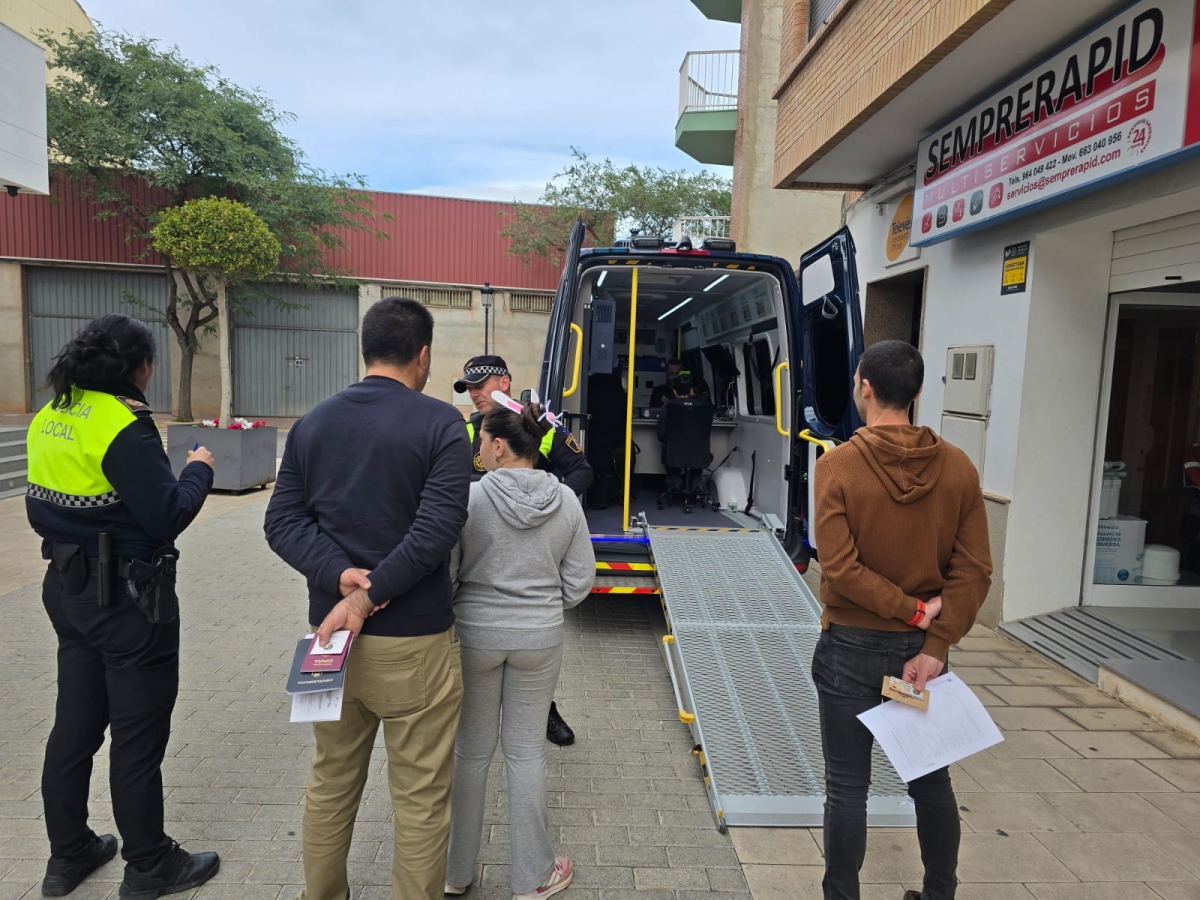 Oropesa acoge el vehículo de la Policía Nacional para gestionar el DNI o el pasaporte