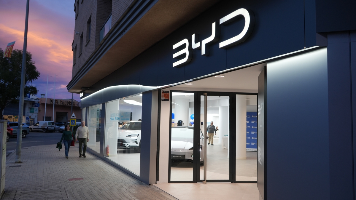 BYD Atursa inaugura su nuevo centro en Torrent y presenta el BYD Atto 2 DM-I