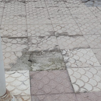 Los vecinos de Los Nietos denuncian el deterioro progresivo del paseo marítimo y su alumbrado 